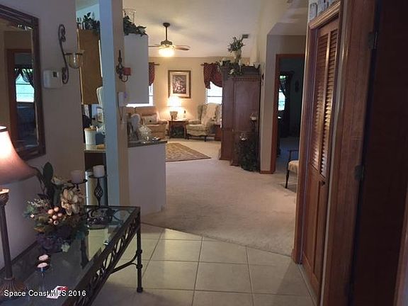 5th image of 885 Ridge Lake Dr