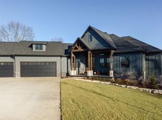 226 Chalcedony Ct, Reeds Spring, MO 65737