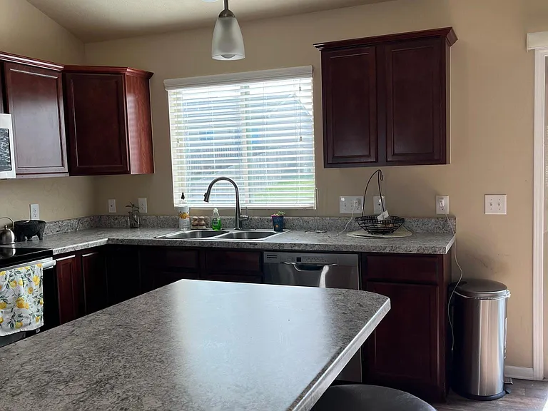 9037 Potter St — Photo 4