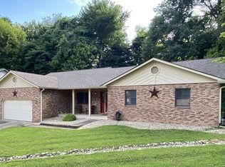 8 Oak Leaf Cir, Collinsville, IL 62234