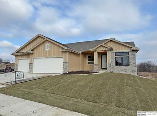 16542 Wirt St, Omaha, NE 68116