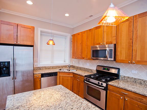 5th image of 4822 S King Dr Unit 1N