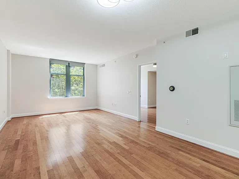 1021 N Garfield St — Photo 12
