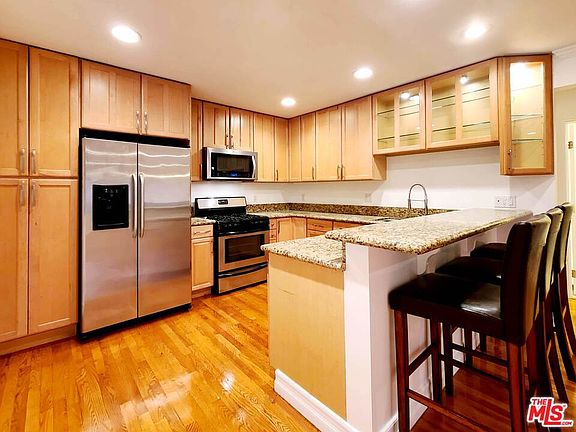 3rd image of 627 Santa Clara Ave #4