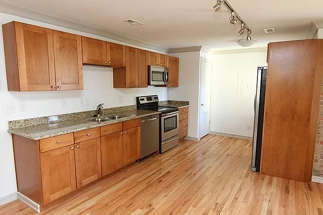 916 W Trinity Ave — Photo 2