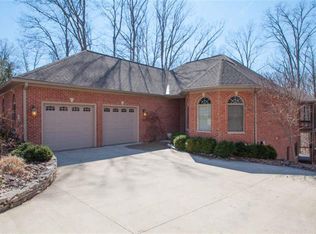 2772 Pointe Cove Rd, Bloomington, IN 47401