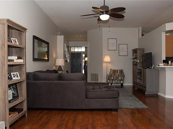 4th image of 1124 Summer Breeze Dr