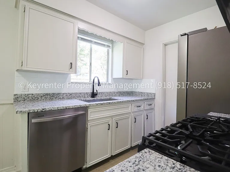 1820 S 5th Pl — Photo 19