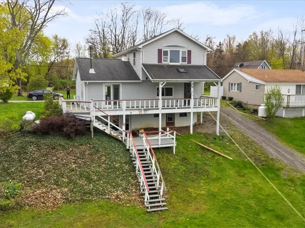 12975 S Hillcrest Dr, Albion, NY 14411