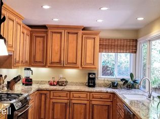 6560 Meadowridge Dr, Santa Rosa, CA 95409