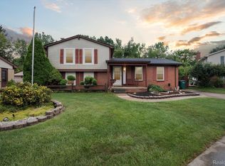 22363 Nixon Ave, Brownstown, MI 48193