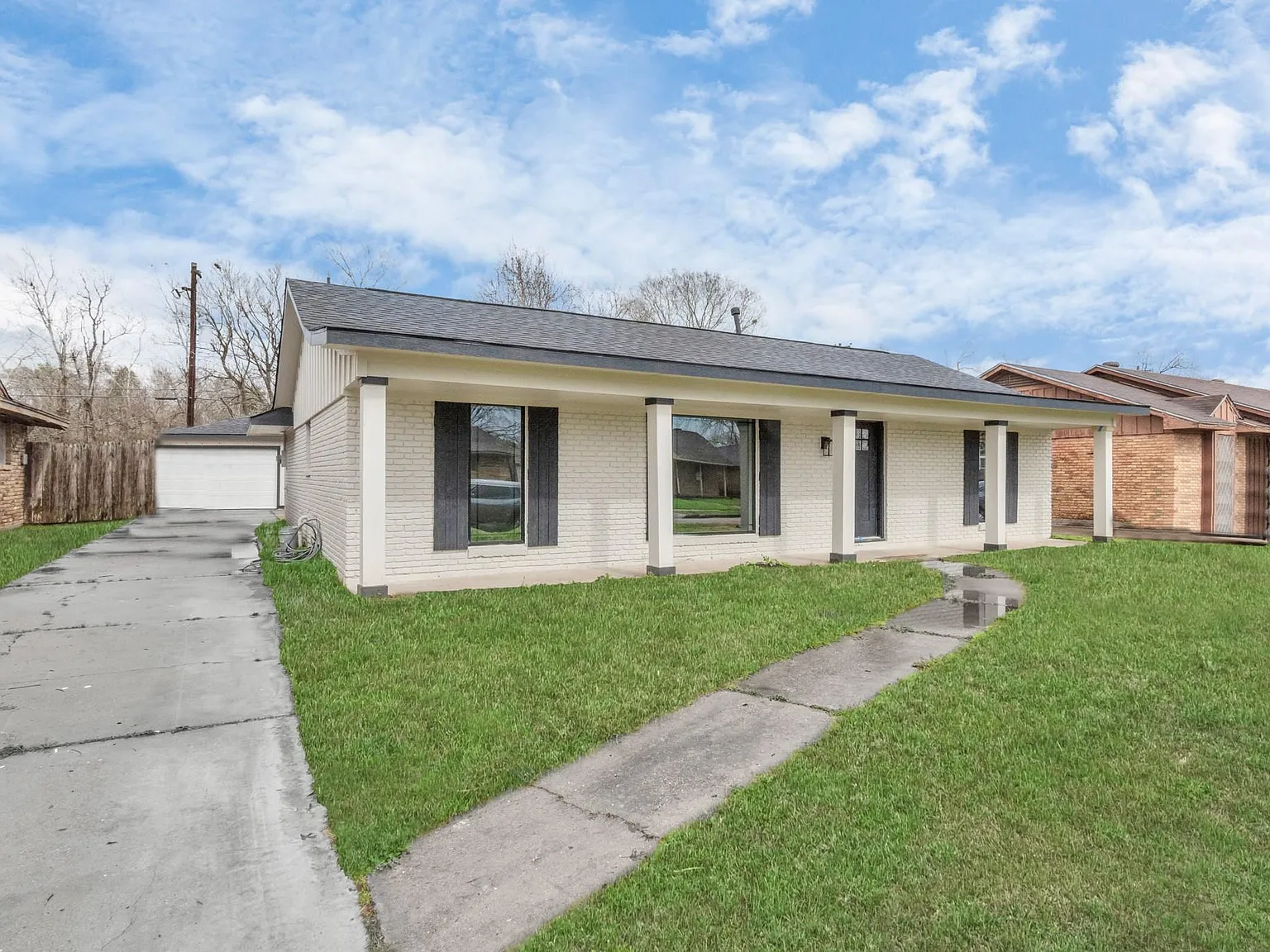 3 bed, 1.5 bath, 1371 sqft, $2,150 — Photo 2