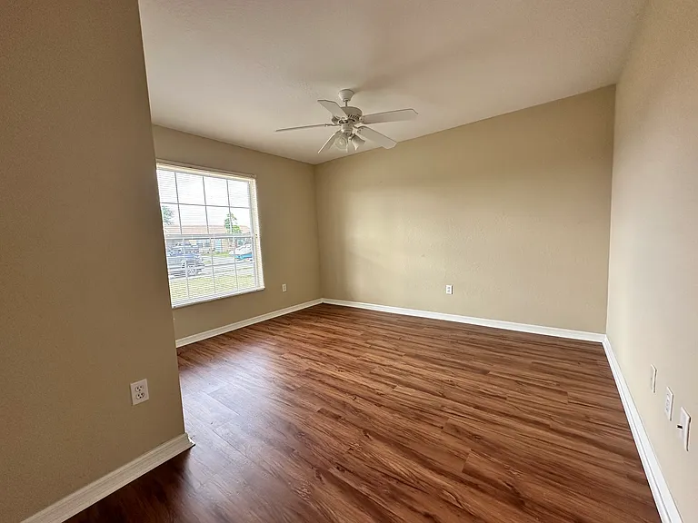 13522 Darnell Ave — Photo 8