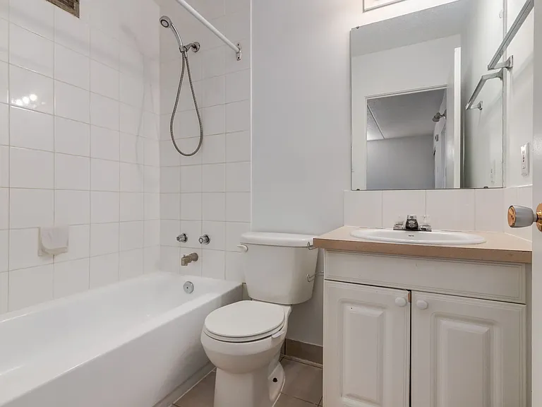 10 Frobisher Blvd SE — Photo 46