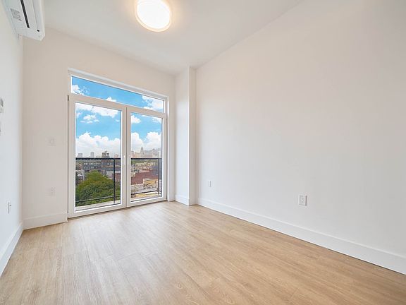 3rd image of 82 4th Ave APT 5A