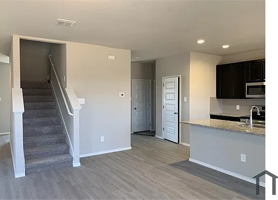 721 Peak Pl — Photo 2