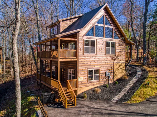 2184 Beach Front Dr, Sevierville, TN 37876