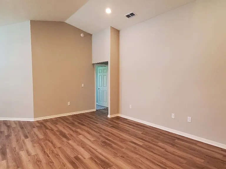2045 Harvest Landing Cir — Photo 2