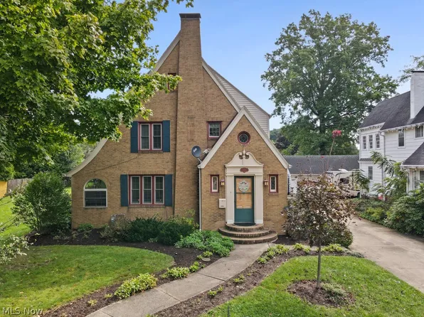 2740 Ridgewood Ave, Alliance, OH 44601