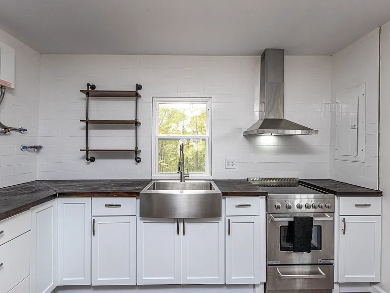 808 Scotts Chapel Rd — Photo 3