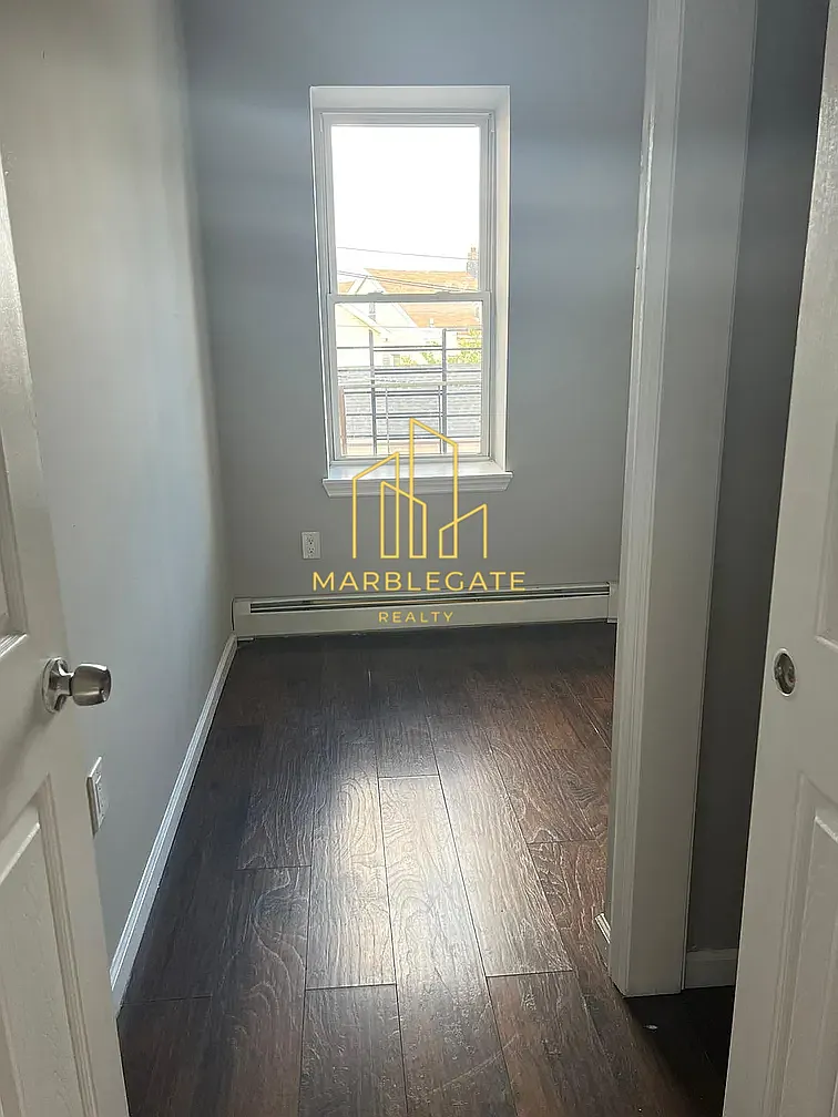 Building Photo - 202 Brookdale Ave #11