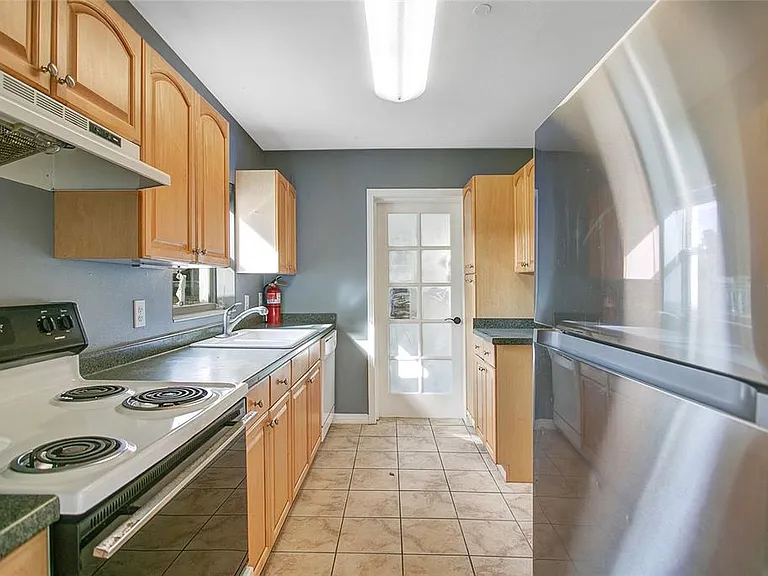 2117 E Esther St — Photo 8