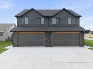 707 E Briarbrook Ln #709, Valley Center, KS 67147
