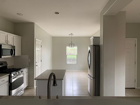 4th image of 805 W Calle Valenciana