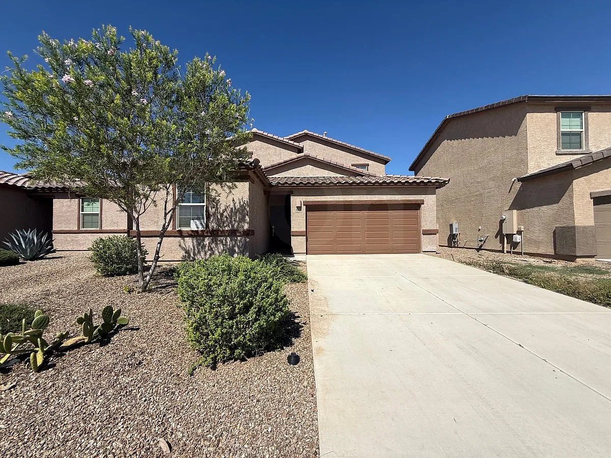 4 bed, 2.5 bath, 2208 sqft, $2,195 — Photo 4