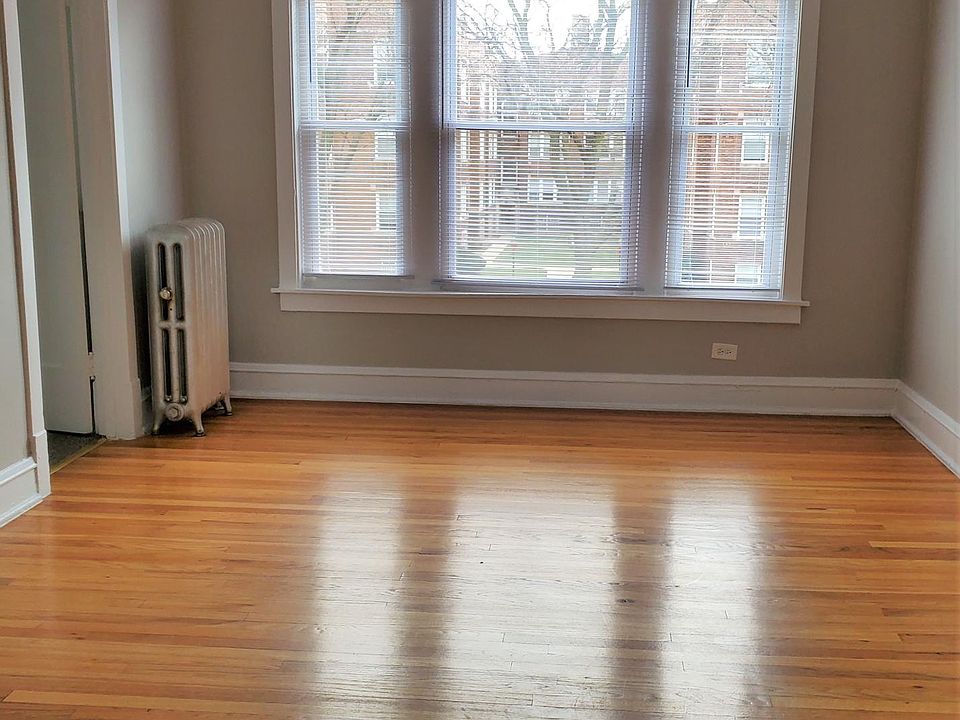 1st image of 4105 W Belle Plaine Ave #2E