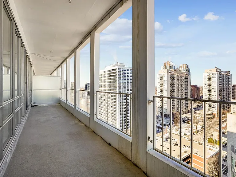 330 Spadina Rd — Photo 15