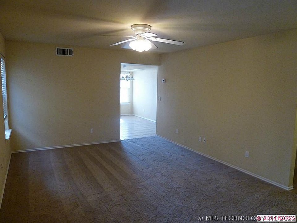 2nd image of 334 E 40th St