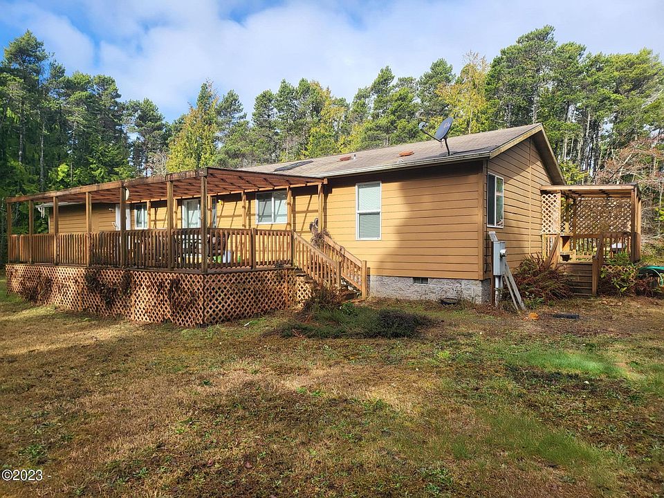 2nd image of 537 NE Camp One St