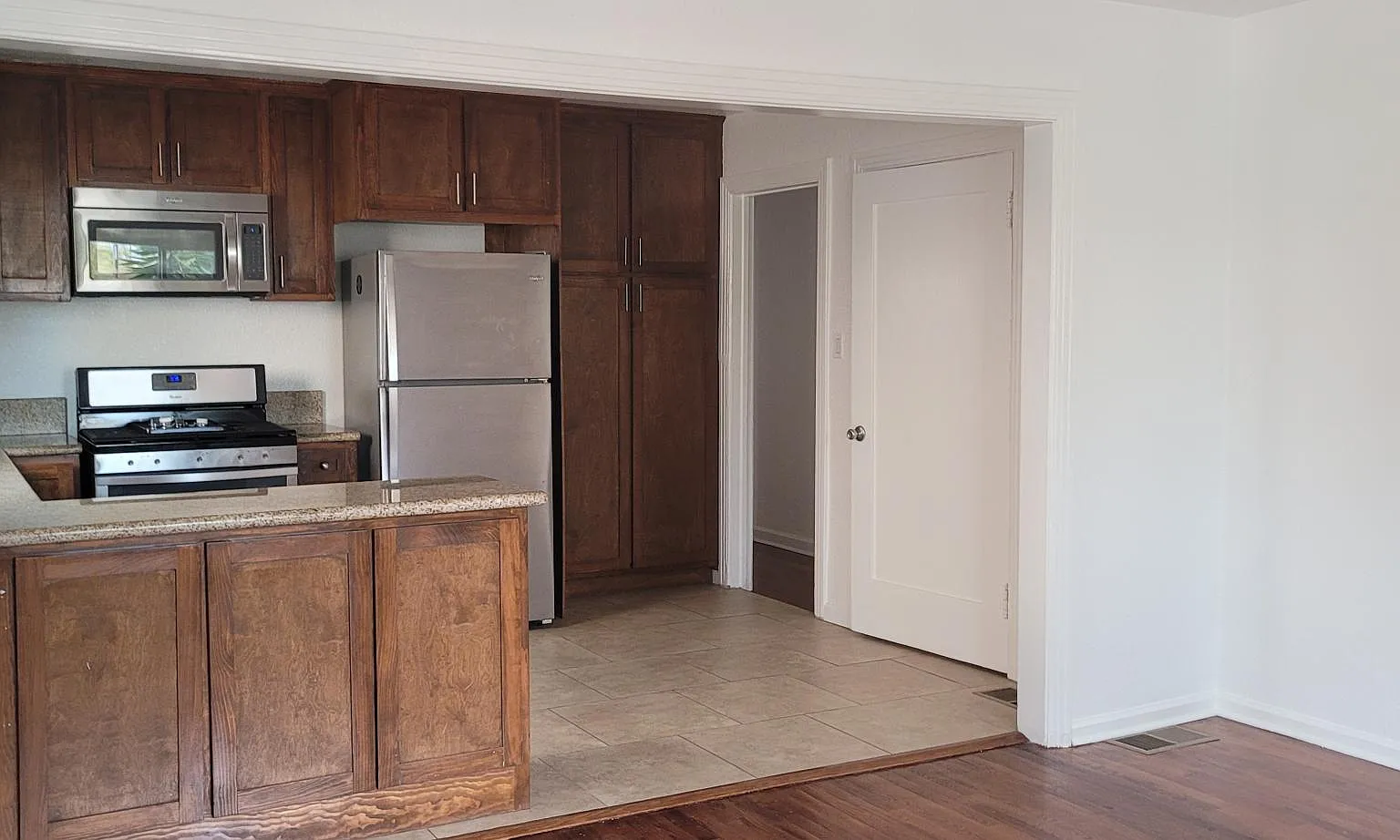 2 bed, 800 sqft, $2,700 — Photo 4