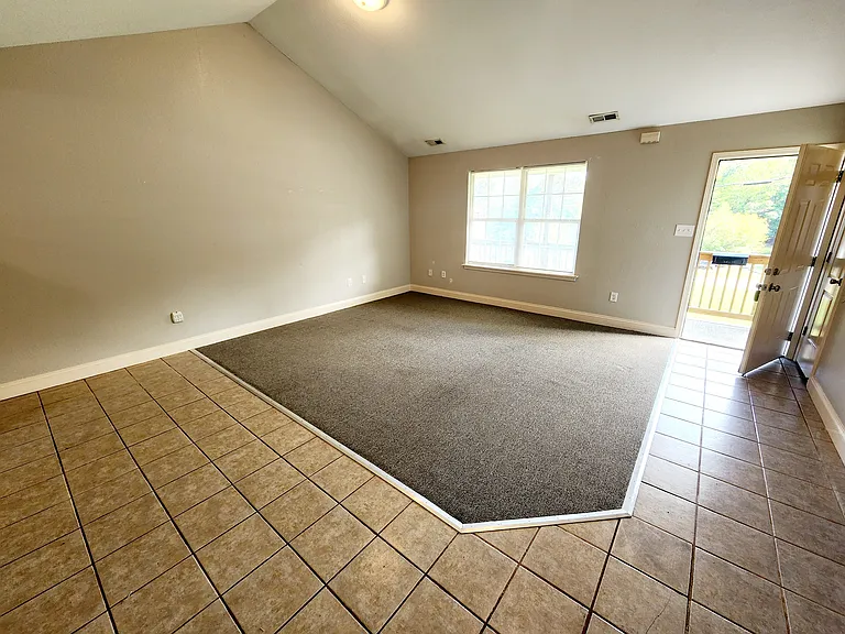 7135 Hurst Ln — Photo 4