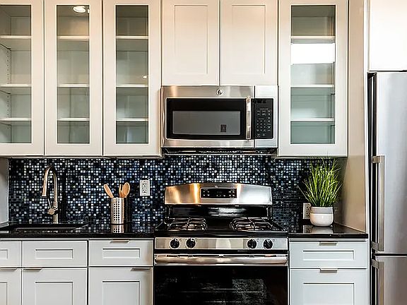 3rd image of 907 Broadway #3R