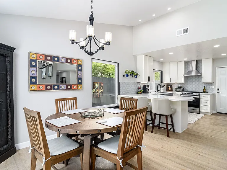 2618 Jacaranda Ave — Photo 13