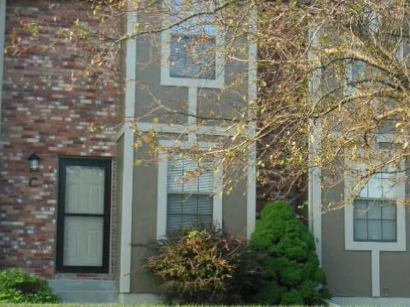 621 NE English Manor Dr APT C, Lees Summit, MO 64086