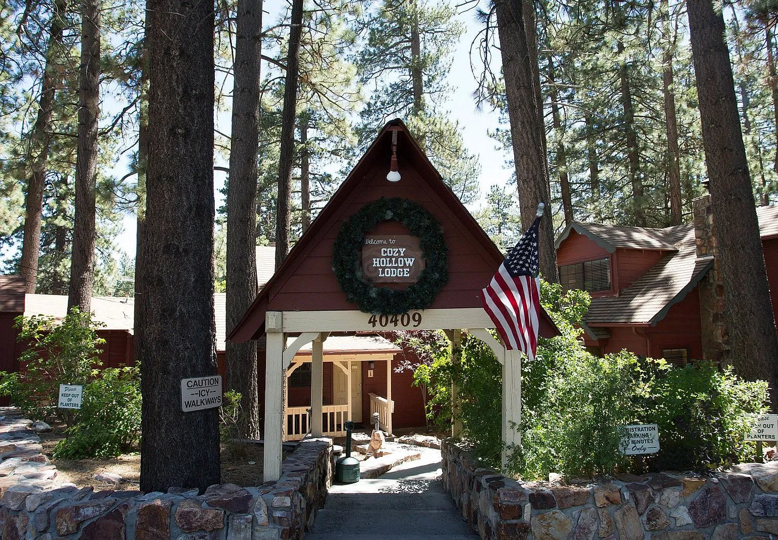 Cozy Hollow Lodge, Big Bear, CA — Photo 3