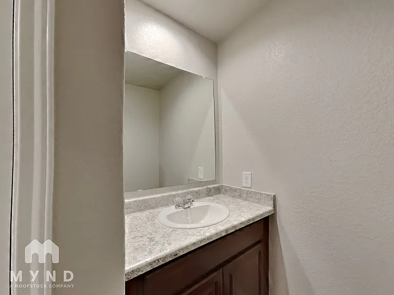 211 Stevens Smt — Photo 20