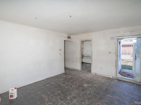 5th image of 20255 Santa Rosa Dr