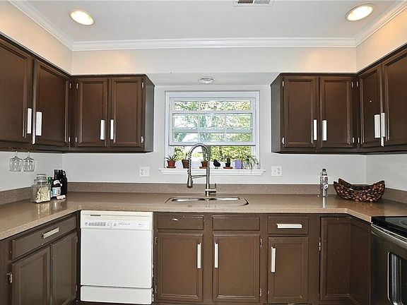 5th image of 7335 Lions Head Dr APT C