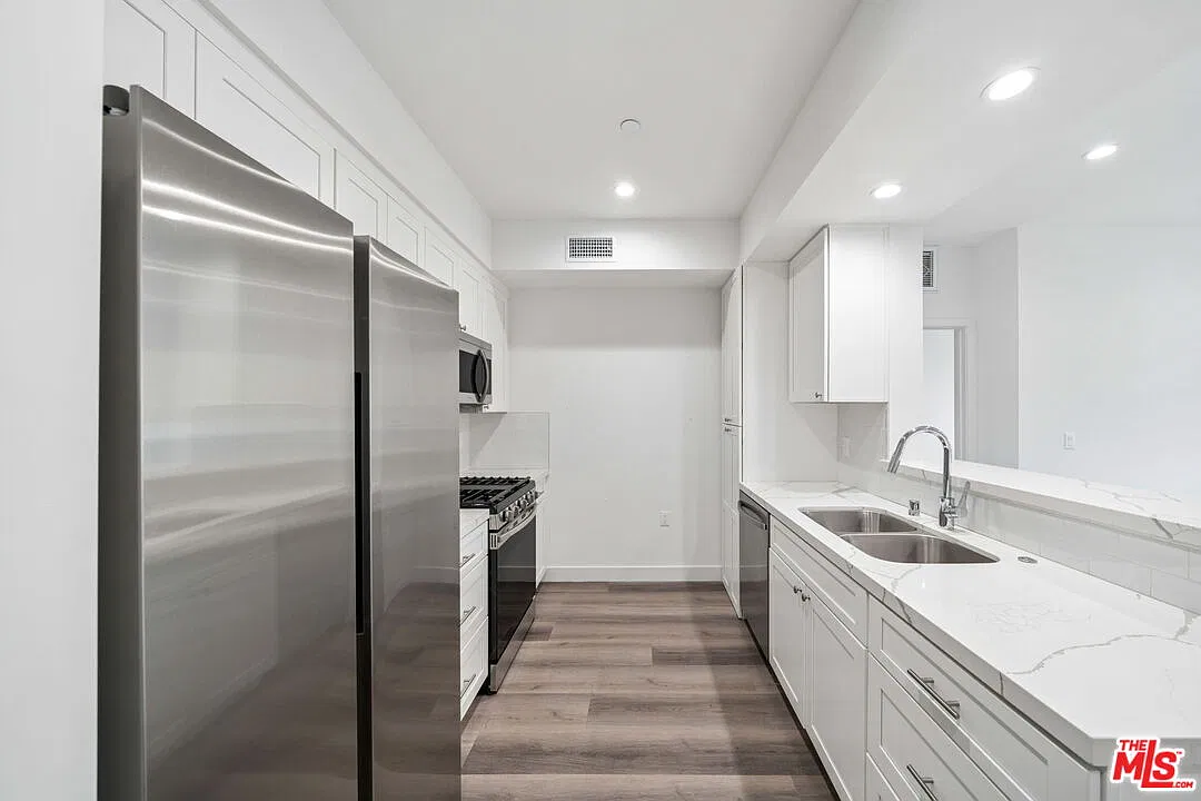 2 bed, 2.0 bath, 939 sqft, $3,395 — Photo 4