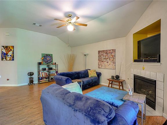 5th image of 14505 James Vincent Dr