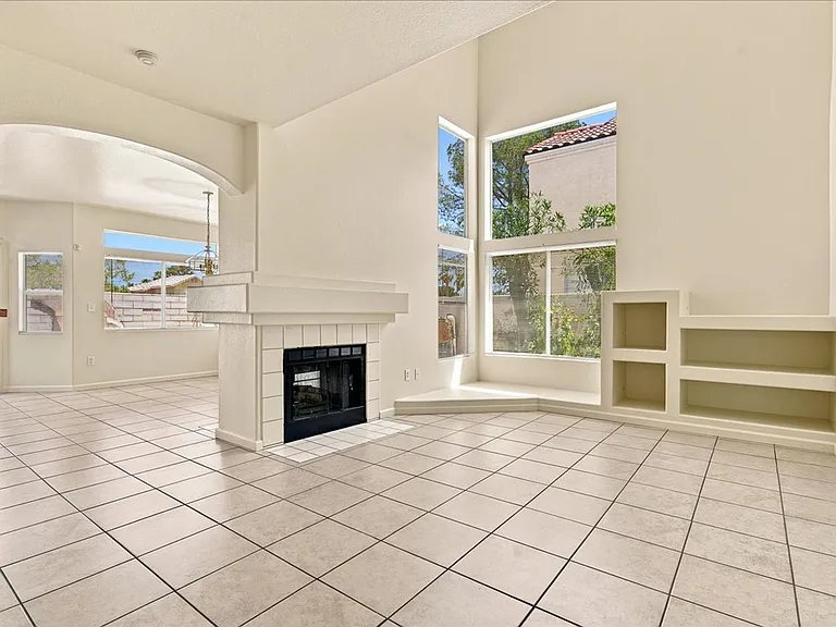 2576 N Silver Shadow Dr — Photo 4