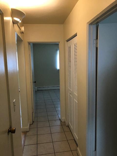 1st image of 1706 Bloomfield Ave APT 9
