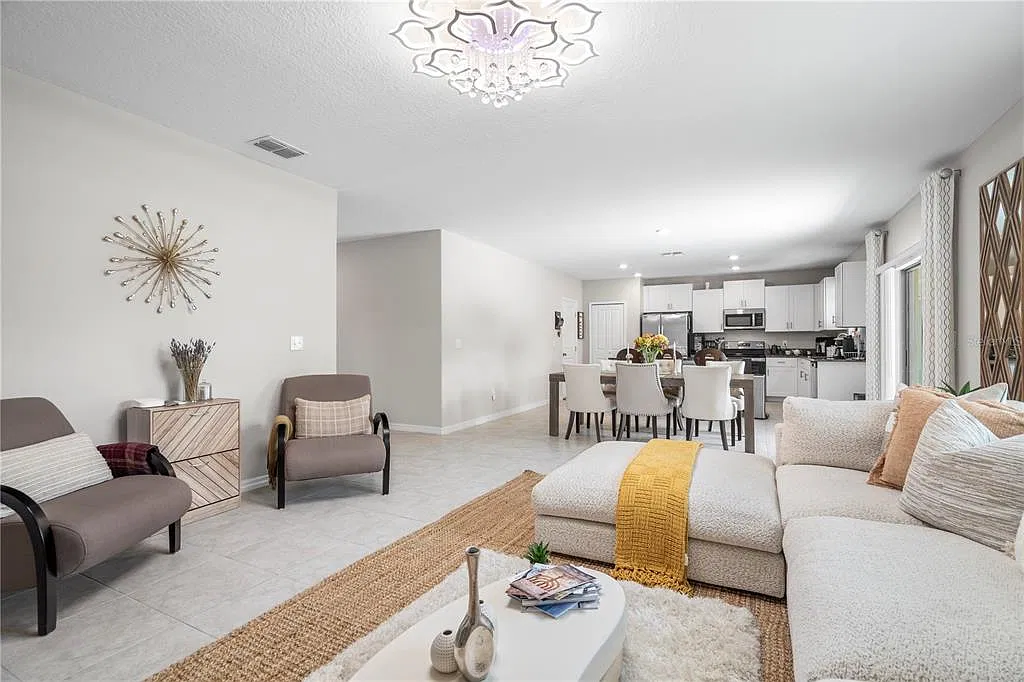 4 bed, 2.5 bath, 2635 sqft, $3,500 — Photo 3