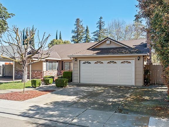 3rd image of 1460 Ridgecrest Dr