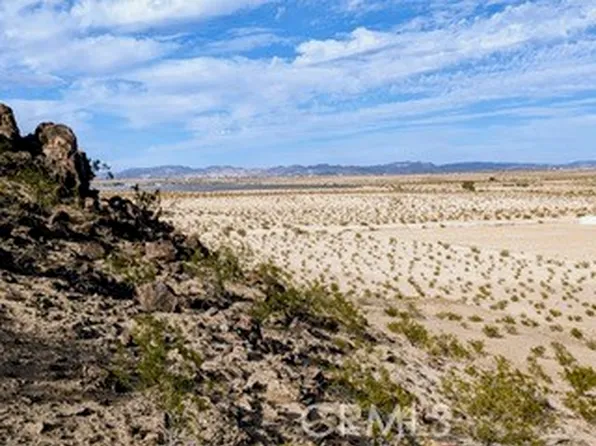 5228 Pine Springs Ave, Twentynine Palms, CA 92277