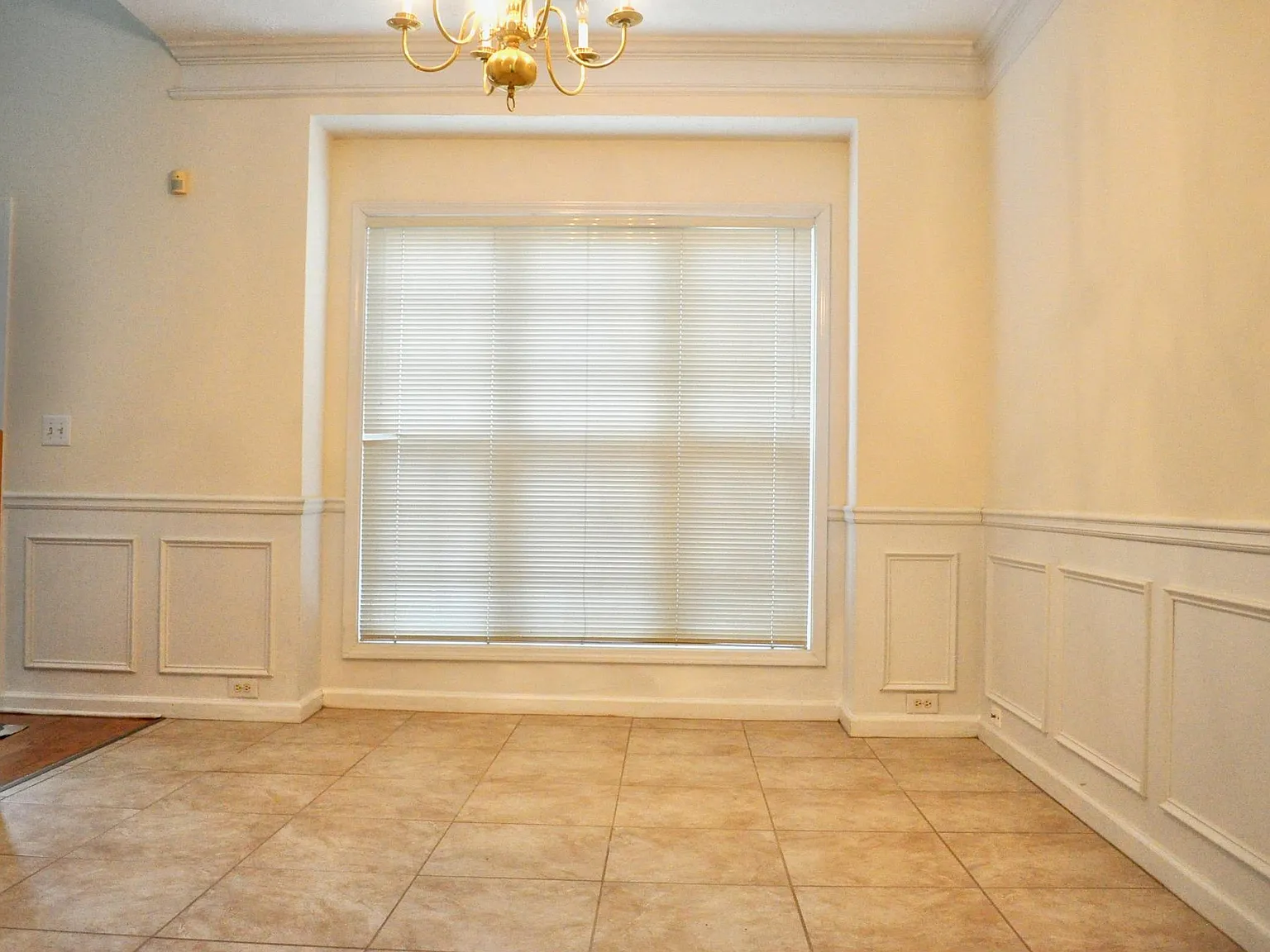 4 bed, 2.5 bath, 2250 sqft, $2,100 — Photo 4